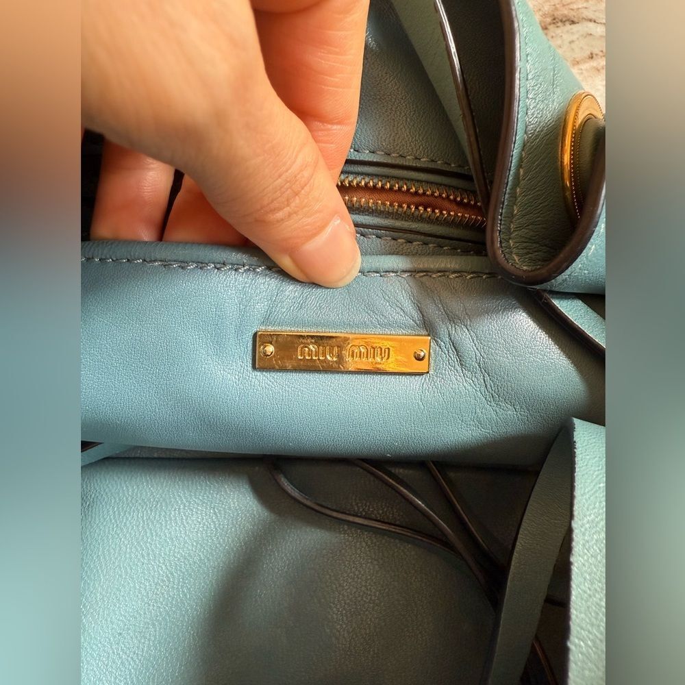 STUNNING MIU-MIU BOUTIQUE HANDBAG satchel tote bag in blue with gold hardware - Picture 6 of 15